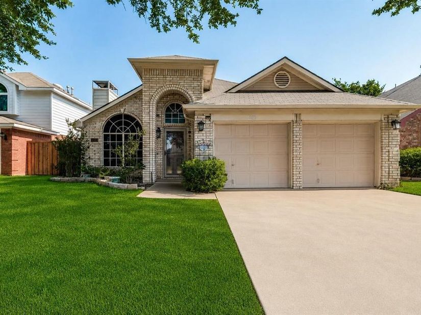 1153  Bay Side Drive , Irving Texas 75060