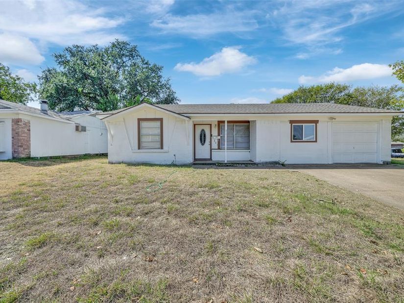 301 S Forest Crest Drive , Garland Texas 75042