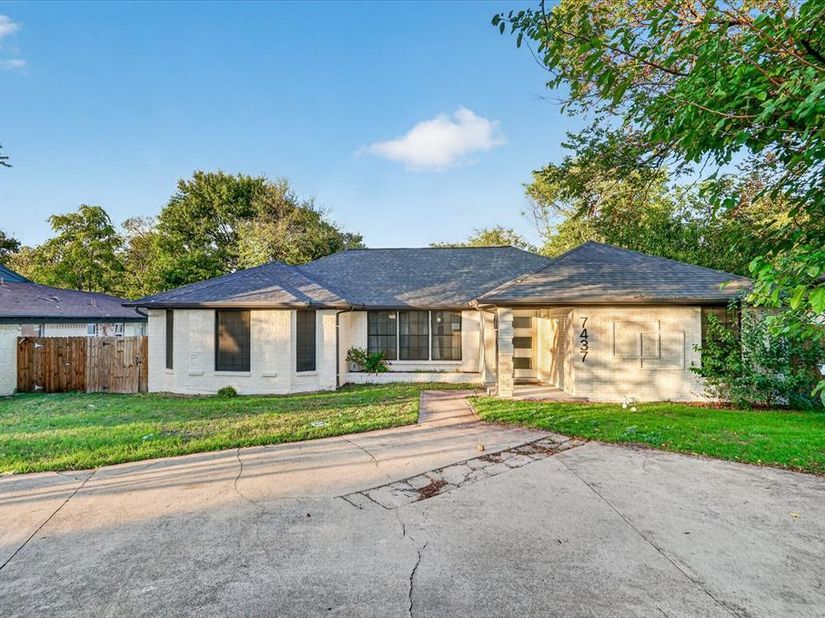 7437  Eccles Drive , Dallas Texas 75227