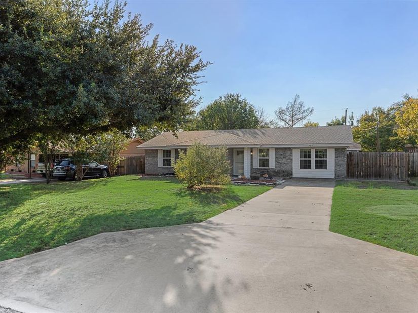 244  Richard Lane , Azle Texas 76020