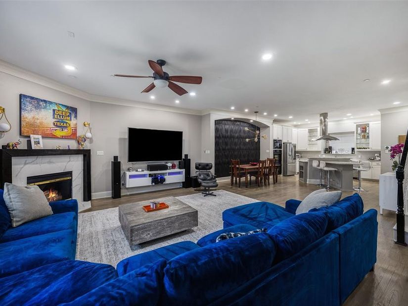 2707  Gaston Avenue , Dallas Texas 75226