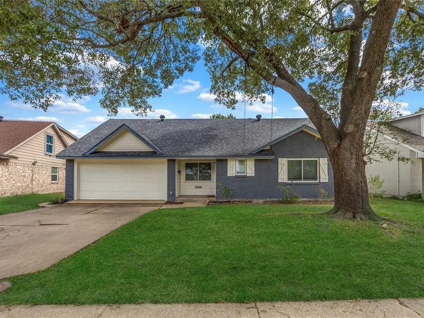 2808  Live Oak Drive , Mesquite Texas 75150