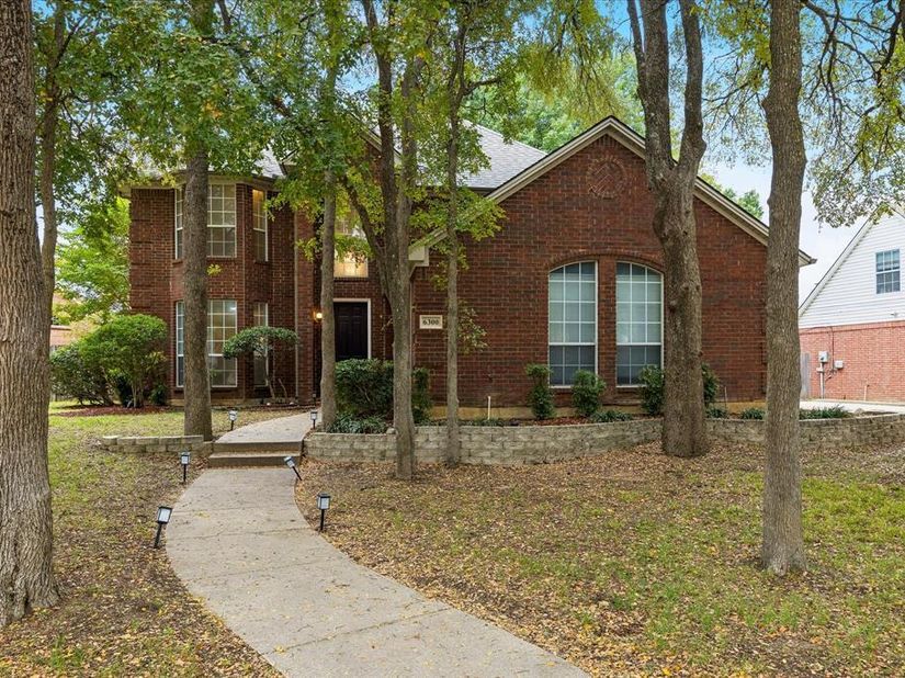 6300  Fox Hunt Drive , Arlington Texas 76001