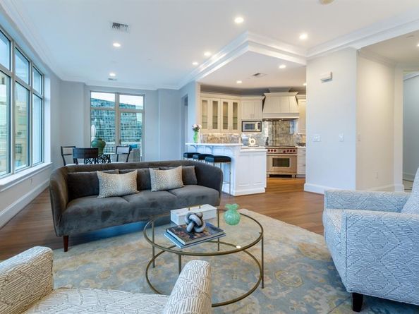 2555 N Pearl Street  1903, Dallas Texas 75201