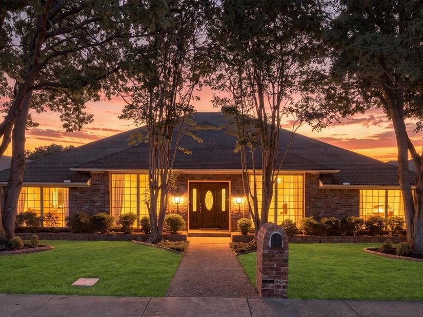 9501  Windy Knoll Drive , Dallas Texas 75243
