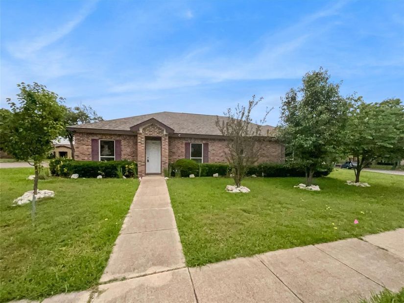 1822  Vine Drive , Garland Texas 75040