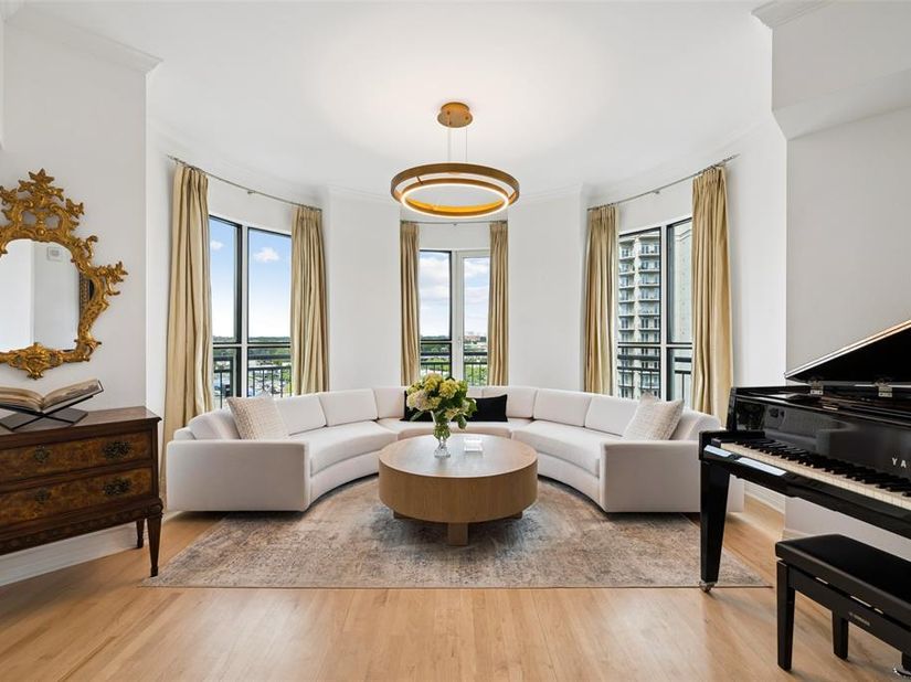 3401  Lee Parkway  1008, Dallas Texas 75219