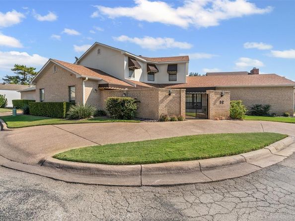 32  One Main Place , Benbrook Texas 76126