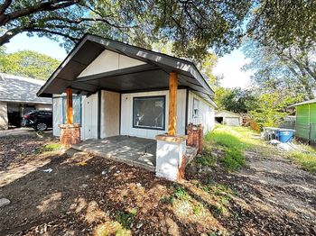 818  Hollywood Avenue 