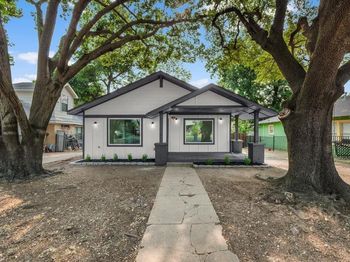 818  Hollywood Avenue 