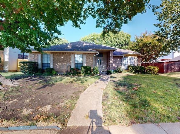 2842  Kingswood Drive , Garland Texas 75040