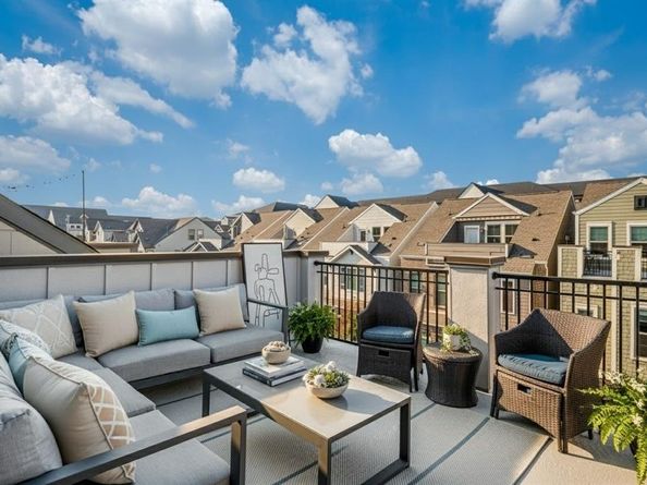 1053  Manacor Lane , Dallas Texas 75212