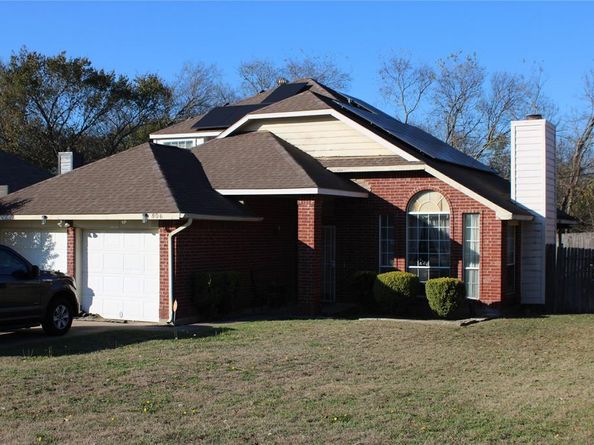 806  Clover Hill Lane , Cedar Hill Texas 75104