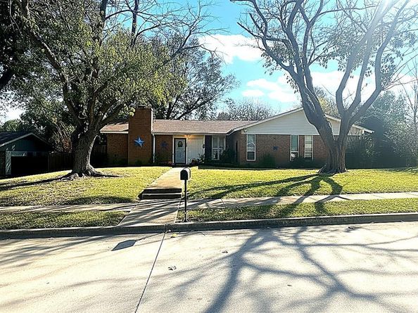 1218  Merrimac Trail , Garland Texas 75043