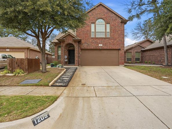 1205  Briarwood Drive , Azle Texas 76020