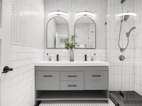 813  Elsbeth Street , Dallas Texas 75208