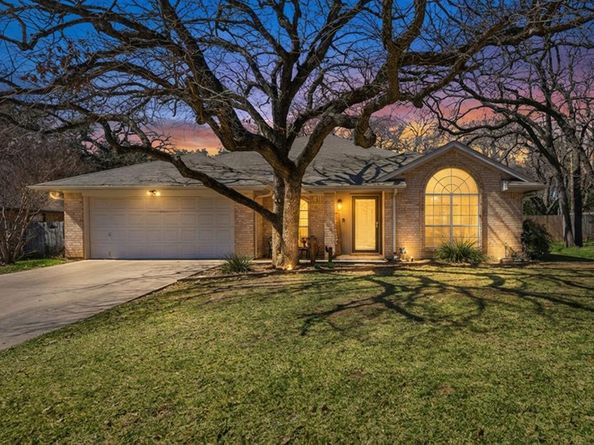 945  Lake Ridge Drive , Azle Texas 76020