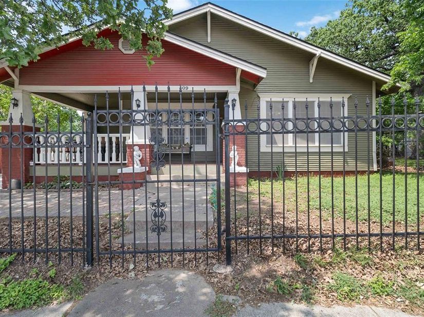 409 N Sylvania Avenue , Fort Worth Texas 76111