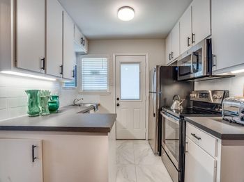 406 N Montreal Avenue 