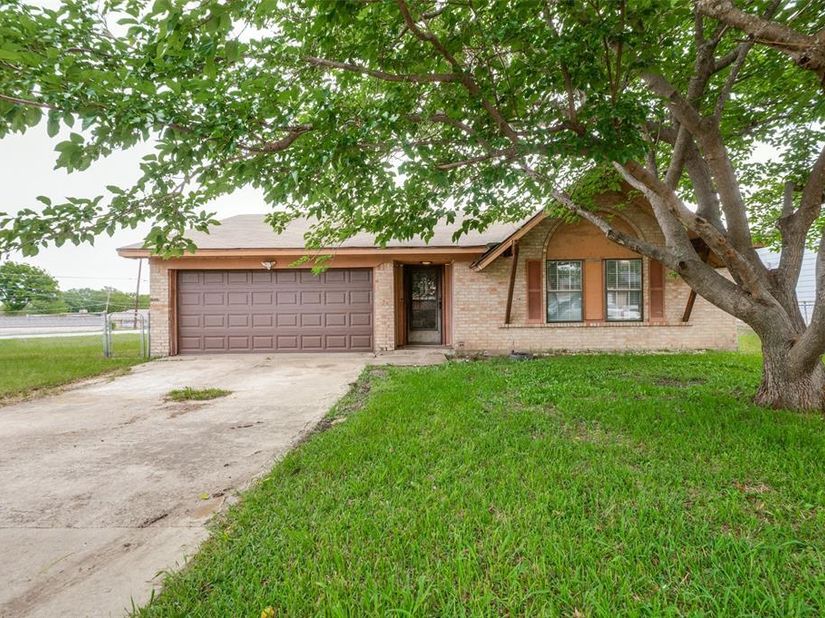 2654  Arlington Lane , Lancaster Texas 75134