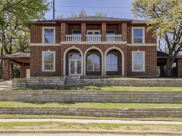 2916  Forestwood Drive , Arlington Texas 76006