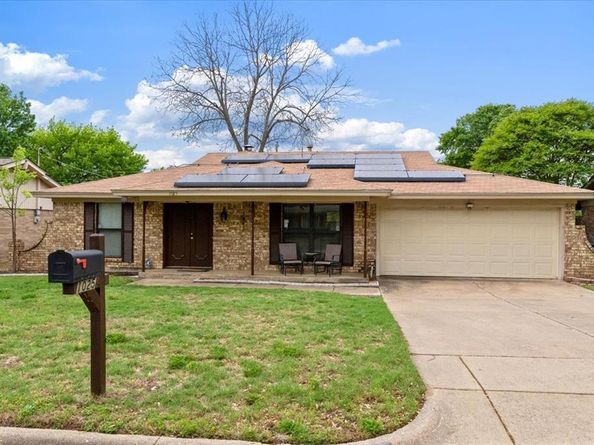 1025  Livingston Drive , Hurst Texas 76053
