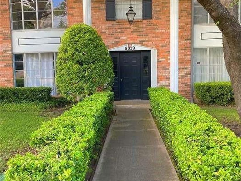 8057  Meadow Road  202, Dallas Texas 75231