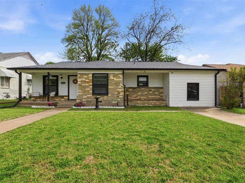 4324  Lambeth Lane , Fort Worth Texas 76103