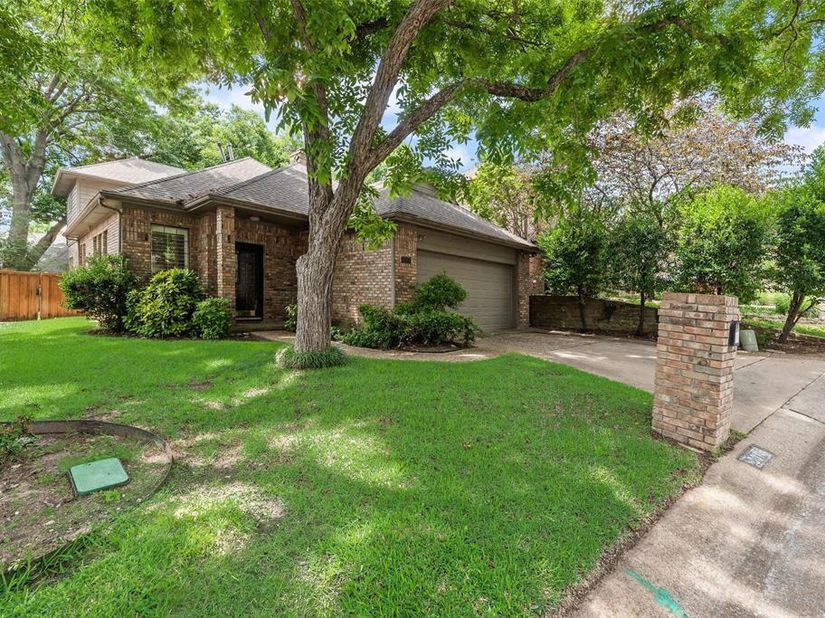 2314  Club Oaks Court , McKinney Texas 75072