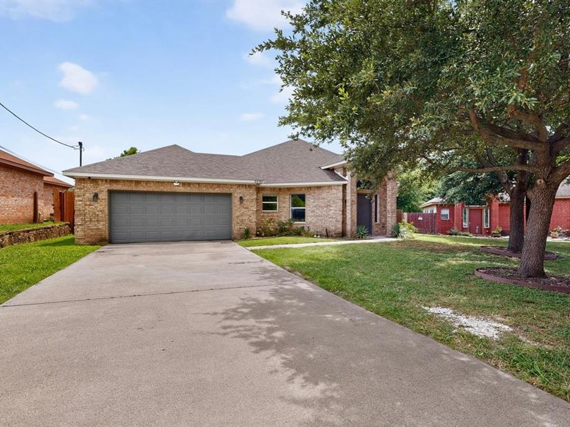 2230  Larry Drive , Dallas Texas 75228