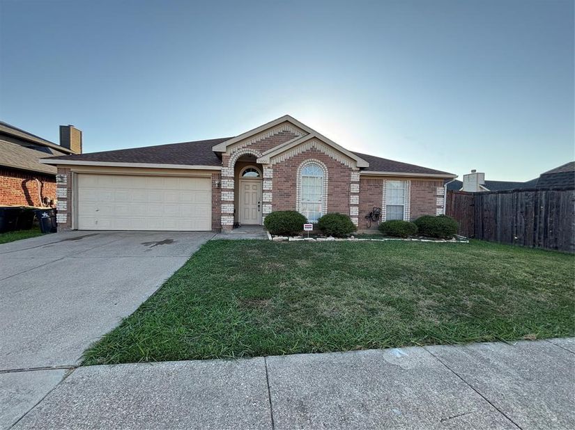 7000  Raven Meadow  , Arlington Texas 76002