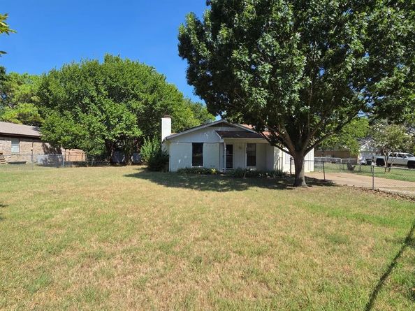 329  Walnut Avenue , Azle Texas 76020