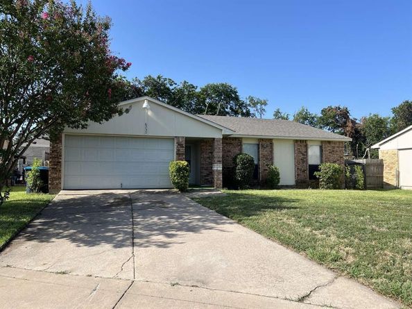 6932  Misty Glen Court , Fort Worth Texas 76120