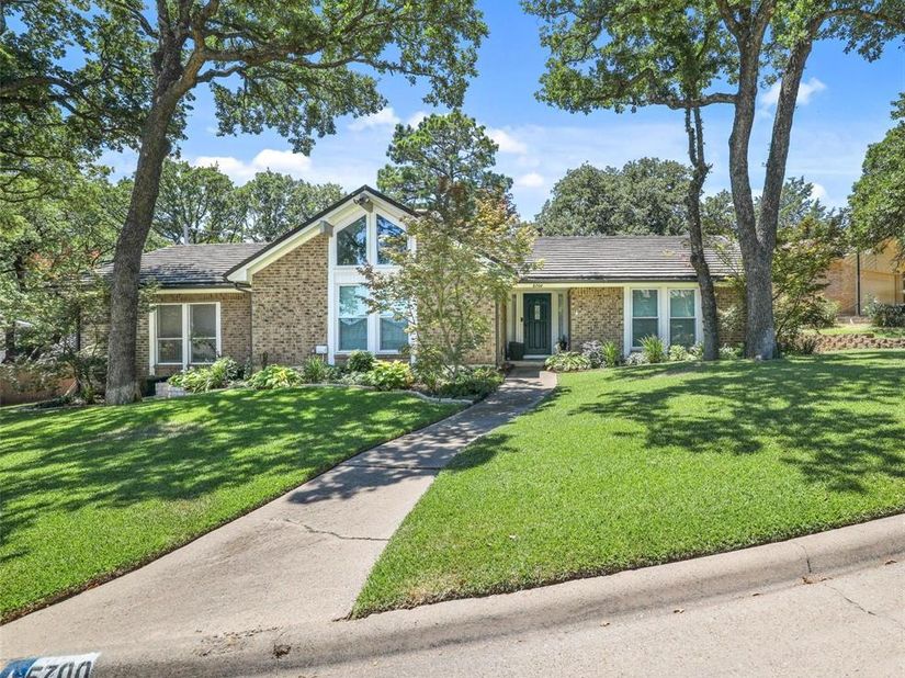 5700  Stage Line Drive , Arlington Texas 76017