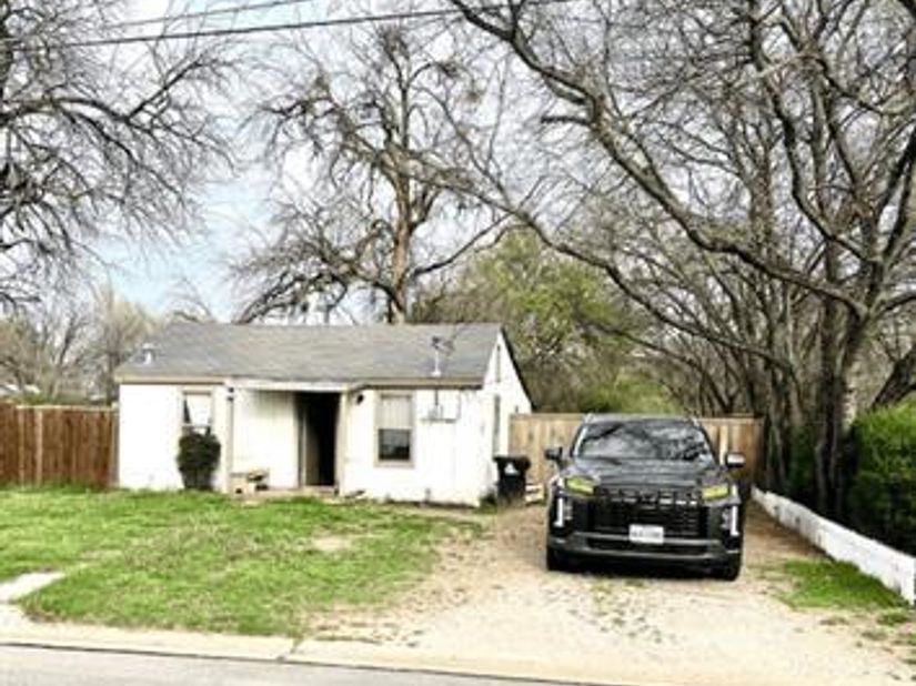 605 S Bradshaw Street , Denton Texas 76205