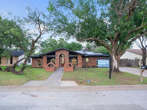 1716  Cynthia Lane , Hurst Texas 76054