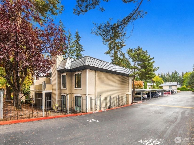 1622 103rd Place NE L3, Bellevue WA 98004