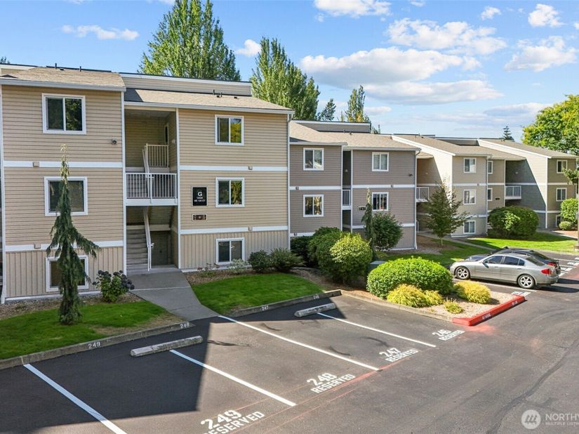 12429 NE 130th Court G108, Kirkland WA 98034