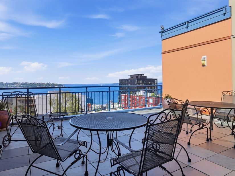 2414 1st Avenue 702, Seattle WA 98121