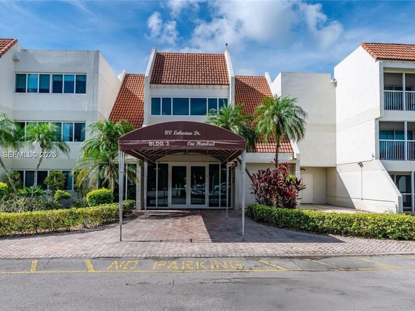 100 Lakeview Dr 108, Weston FL 33326