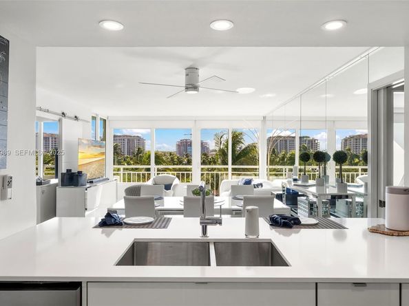 400 S Pointe Dr 401, Miami Beach FL 33139