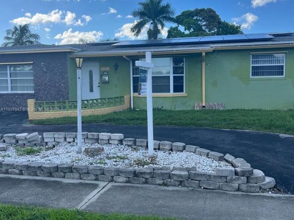 3401 NW 40th St, Lauderdale Lakes FL 33309