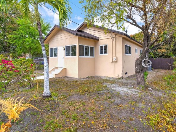 1521 NW 51st St, Miami FL 33142