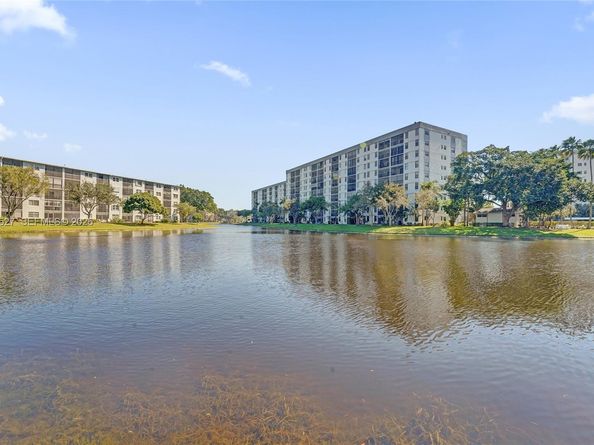 2228 N Cypress Bend Dr 103, Pompano Beach FL 33069