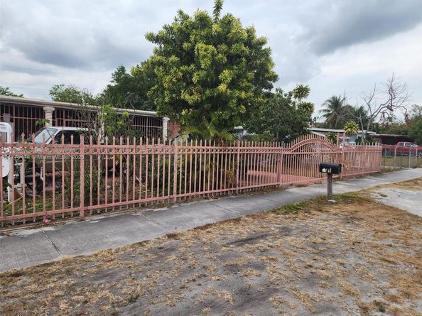 831 NW 140th St, Miami FL 33168