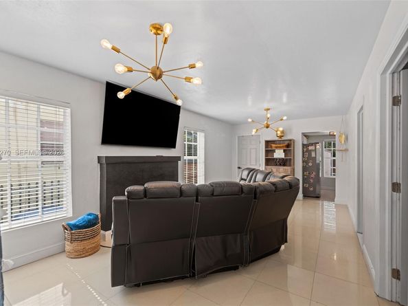 3151 NW 59th St, Miami FL 33142