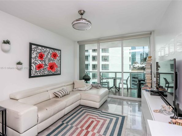 218 SE 14th St 1406, Miami FL 33131