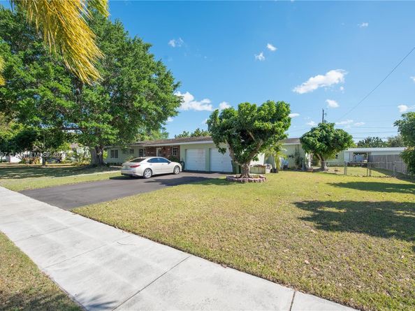 434 NW 20th St, Homestead FL 33030
