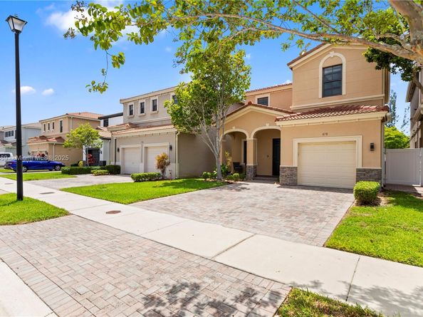 878 NE 191st St, Miami FL 33179