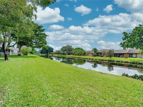 7924 NW 10th St, Plantation FL 33322